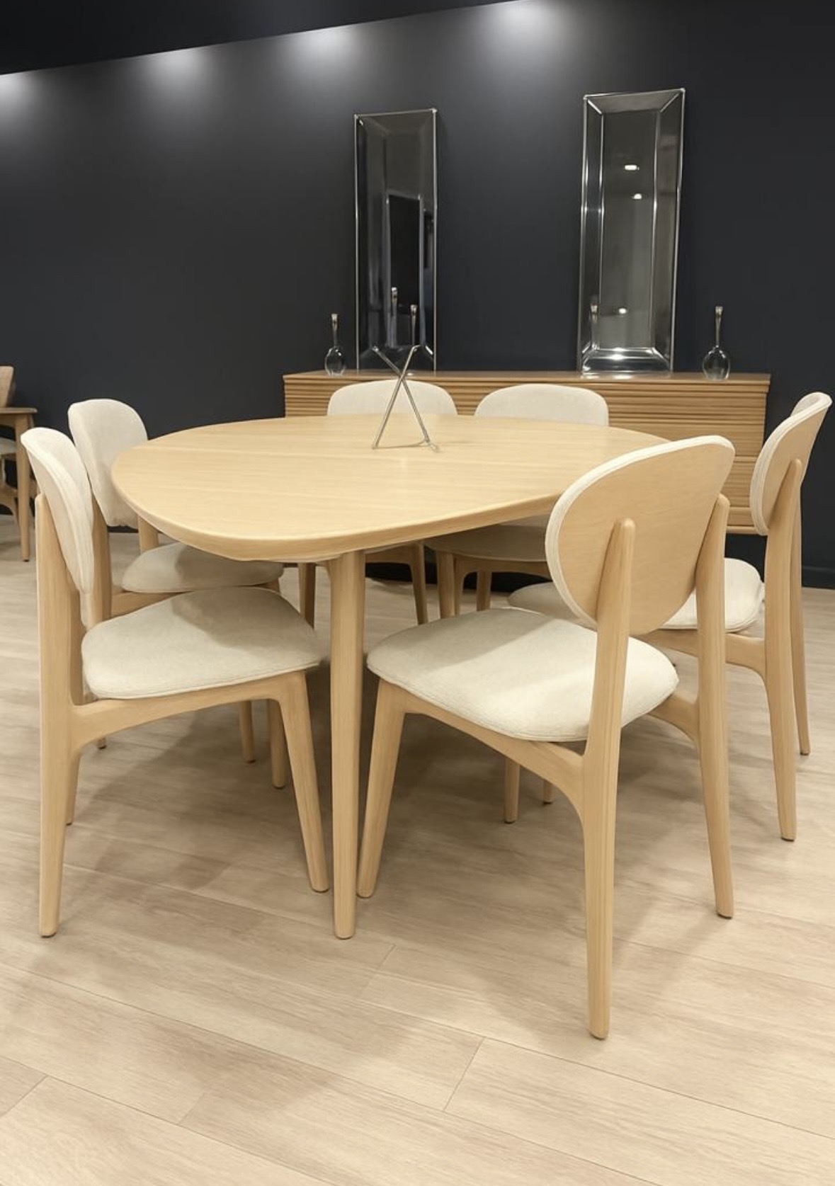 ناهارخوری مدل دلوین